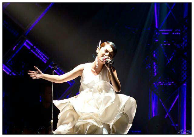 你们觉得唱歌时表情最美的歌手