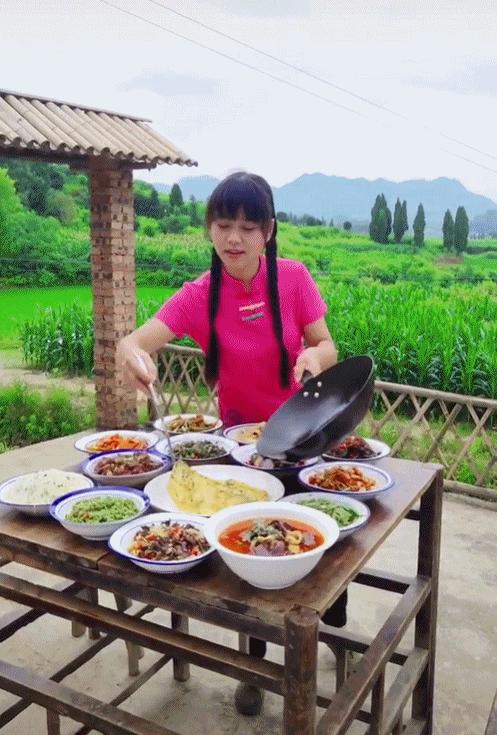 95后返乡打工妹卖光全县豆腐乳被赞豆腐西施笑容感染200万人连央视都