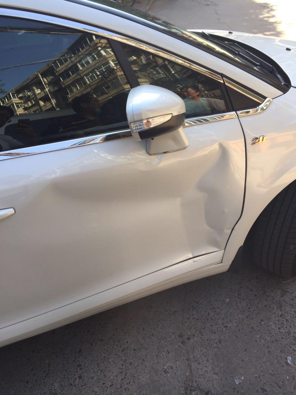 车门撞成这样能修好吗