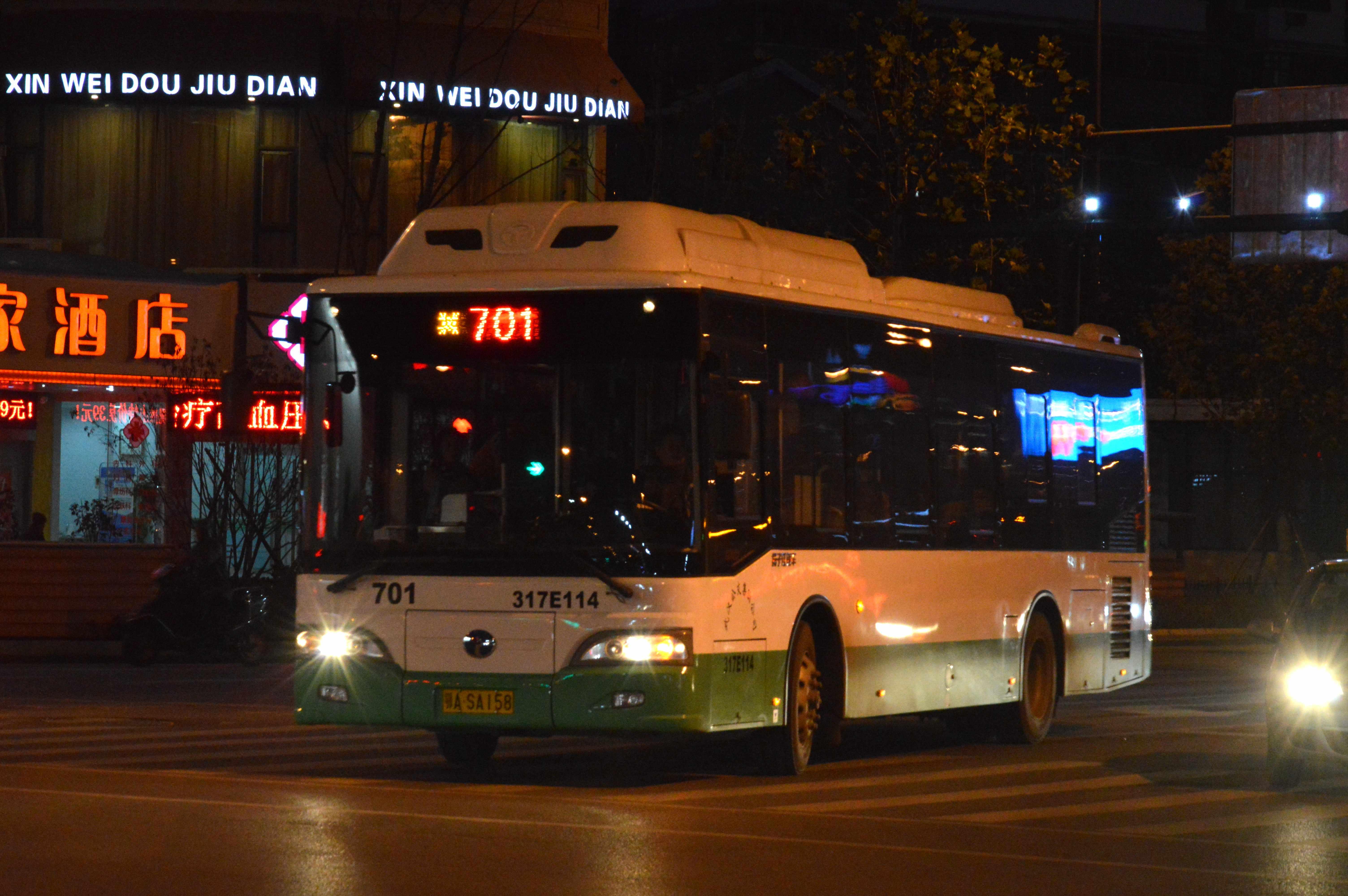自动驾驶公交在郑州试运行 车路协同、5G信号全覆盖_新浪新闻