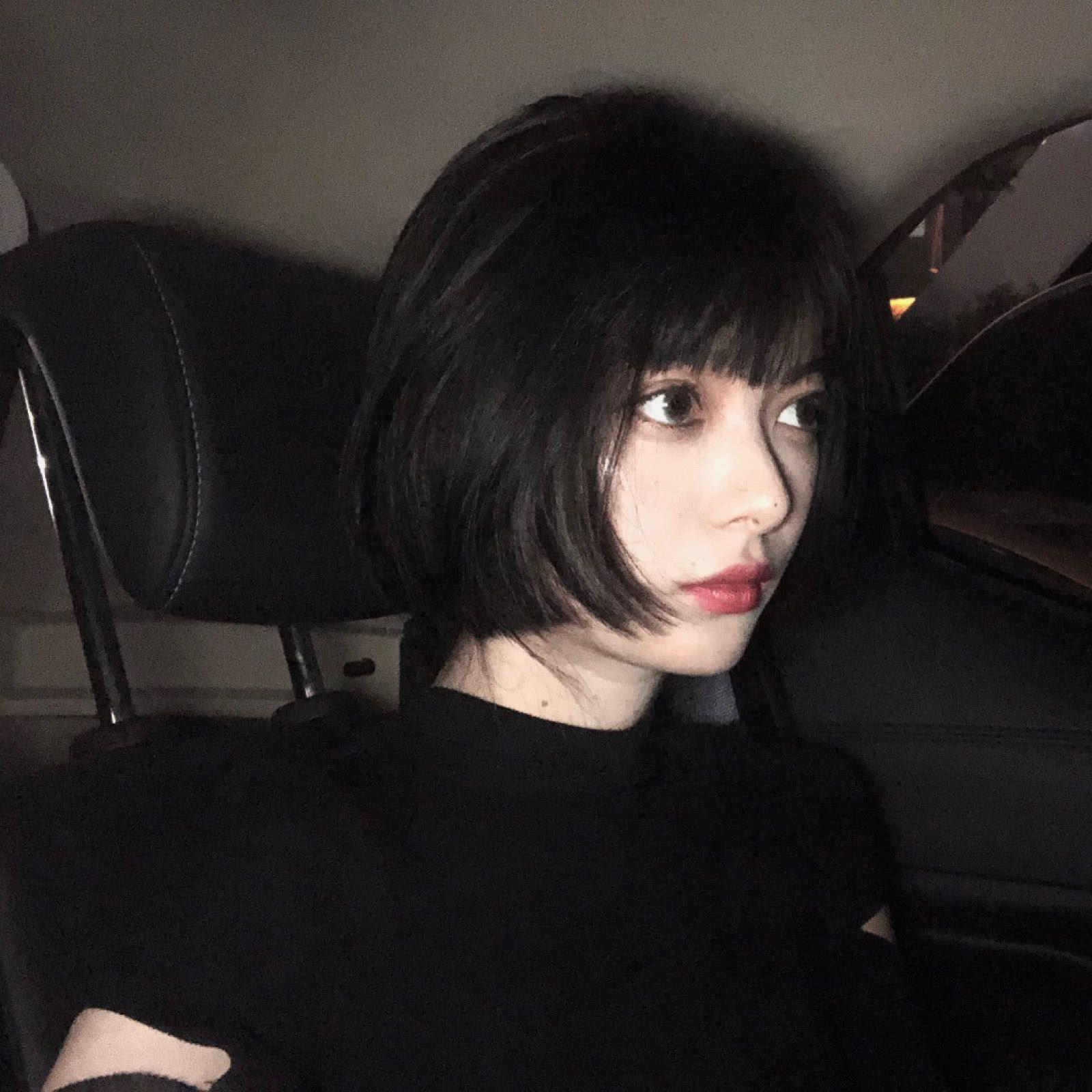 有没有拽拽的酷酷的女头,比如举枪瞄准的那种? - 知乎