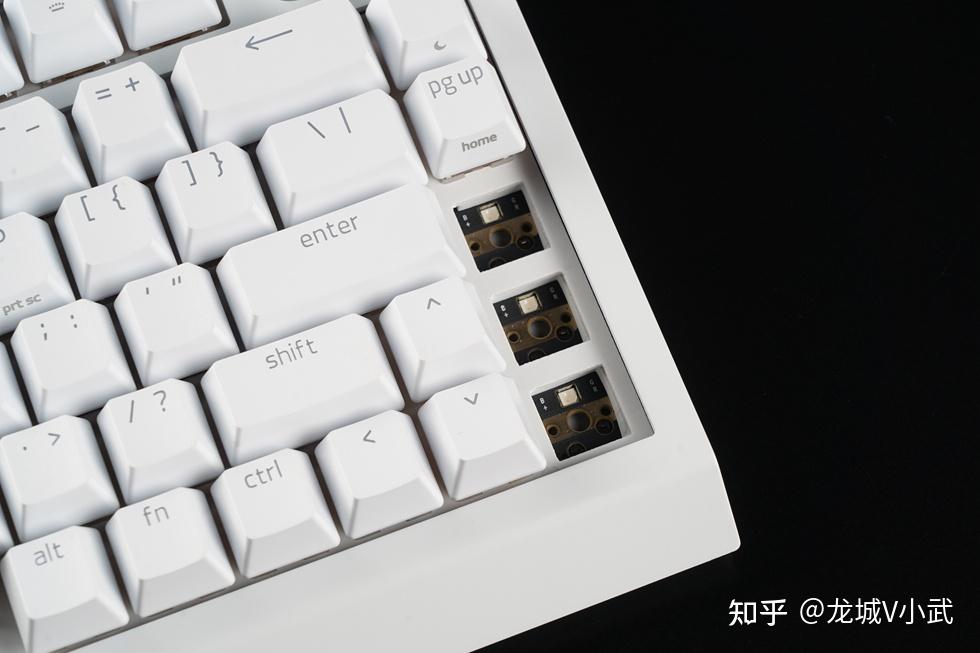 内部采用了gasket结构,并选用fr4(玻纤)材质定位板搭配poron垫片支撑
