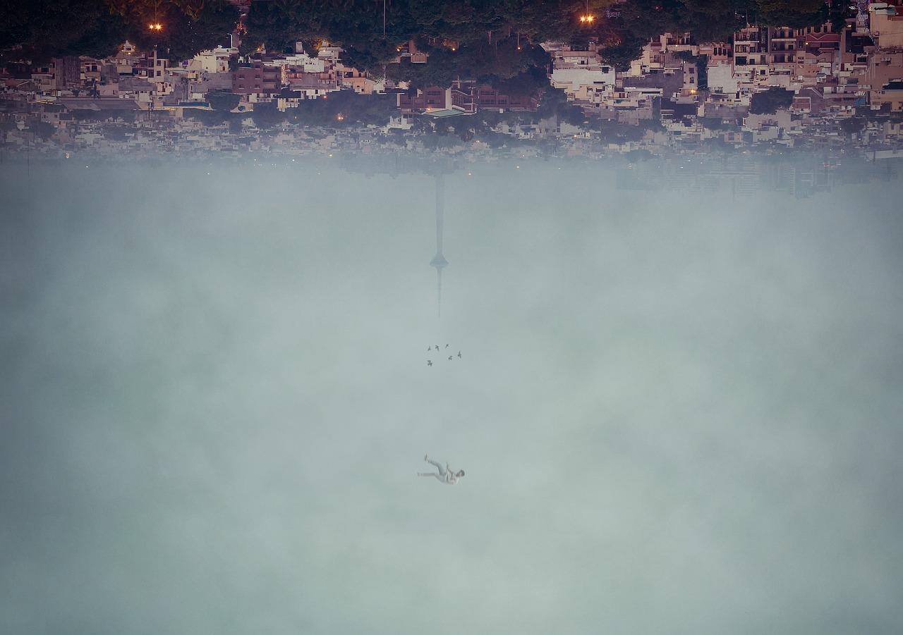 颠倒的交通工具