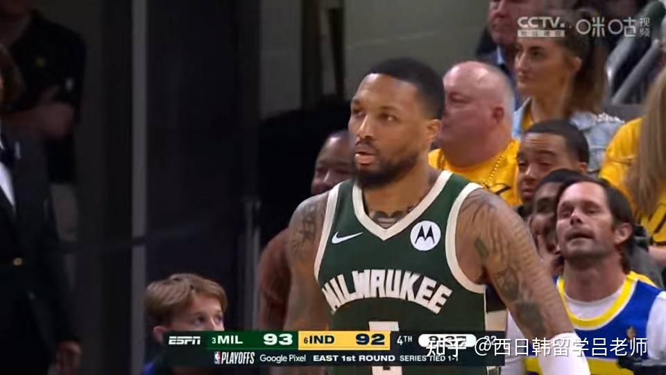 雄鹿球员利拉德扭伤膝盖痛苦倒地,所幸免遭大伤重返赛