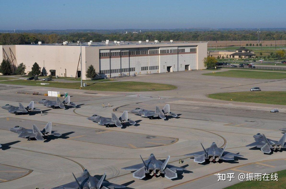位于本土最重要的军事基地群,兰利空军基地以及附近的诺福克海军基地