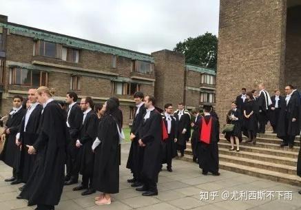 2020年毕业的你穿学士服了吗？ - 知乎