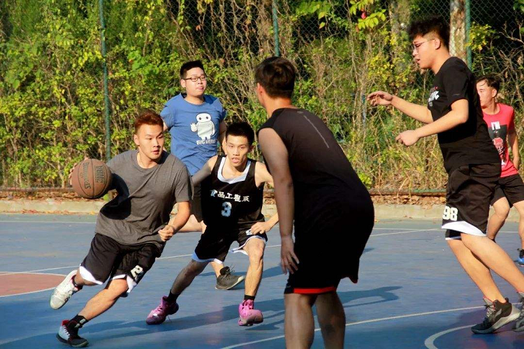 打球出汗用凉水擦头没想到竟然导致脑卒中你是不是也经常这样做