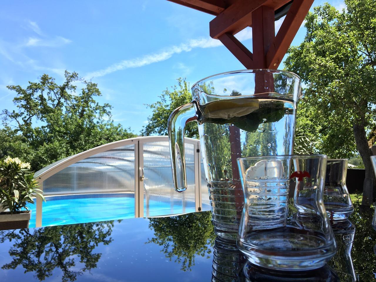 海伦春天有什么游泳池