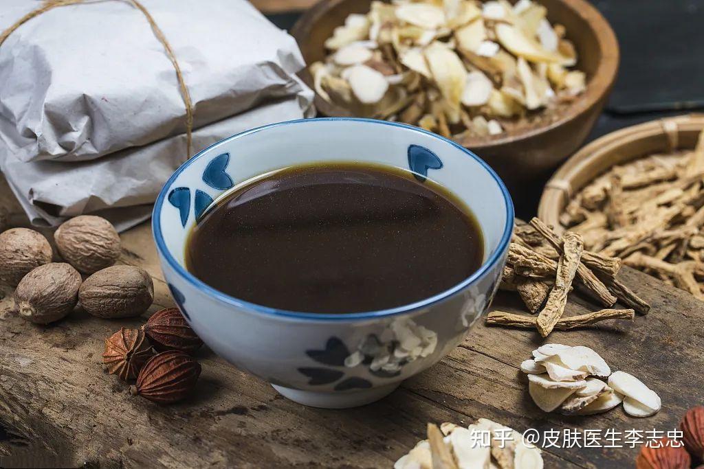 2半夏厚朴湯方藥組成:半夏一升 厚朴三兩 茯苓四兩 生薑五兩 幹蘇葉二