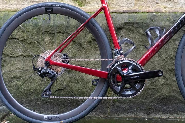 2024骑行指南678评论捷安特次顶级耐力公路自行车giantdefyadvanced