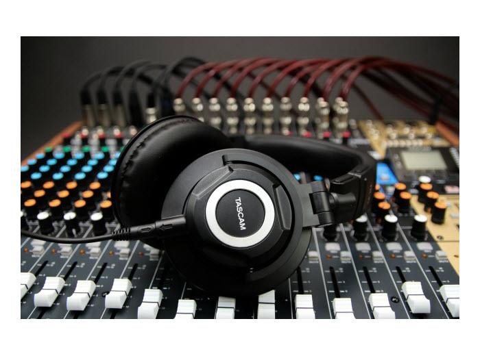 tascam发布高清监听耳机th07