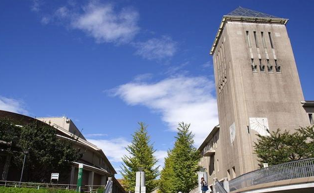 首都大学東京文学部