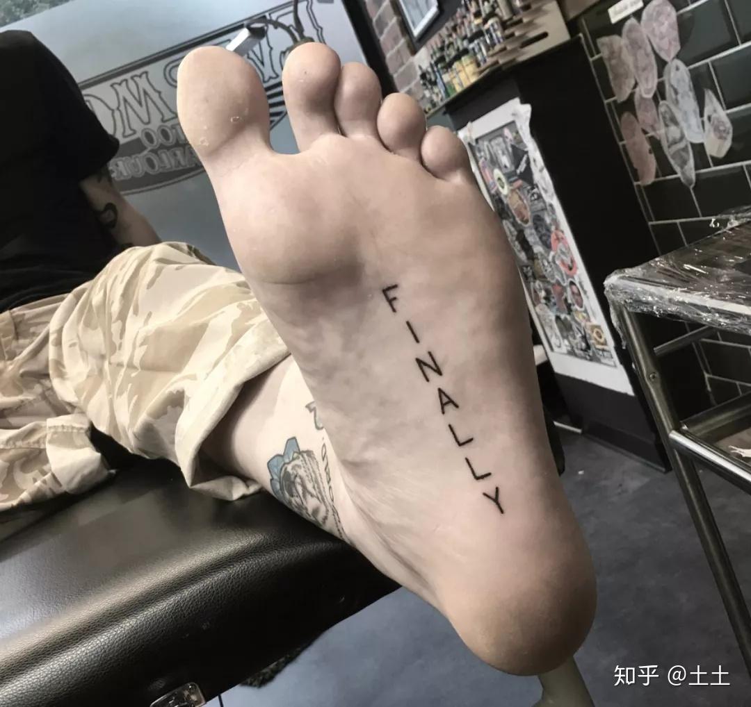 在脚底板纹身是种什么体验？_搜狐汽车_搜狐网