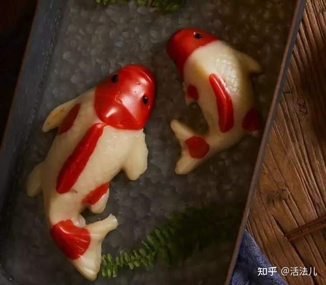 供鱼形年糕:年年有余,年年高!