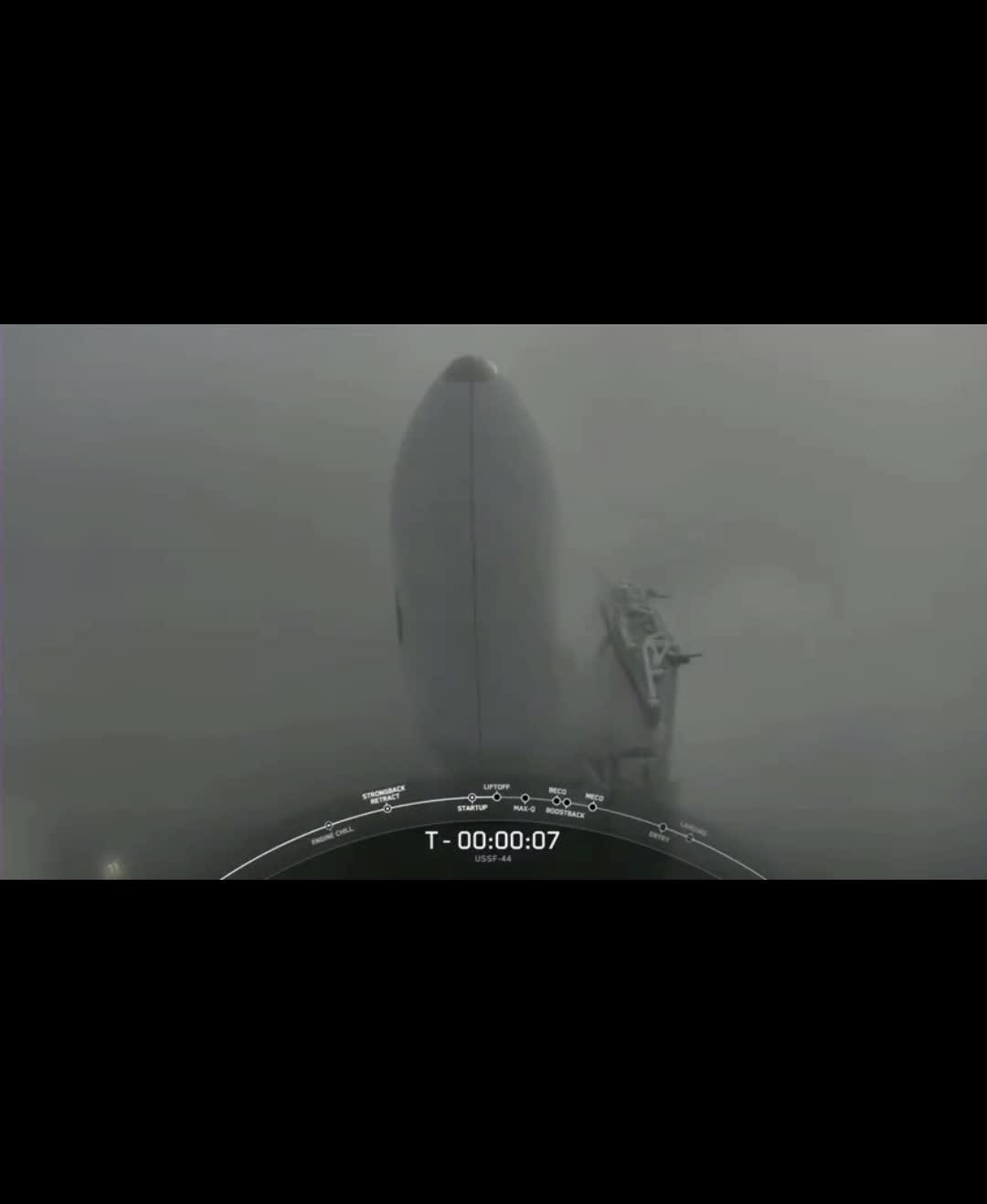 【快讯·国际航天】三年半后再次出山！梦幻！SpaceX的猎鹰重型火箭🚀成功发射两颗美军卫星