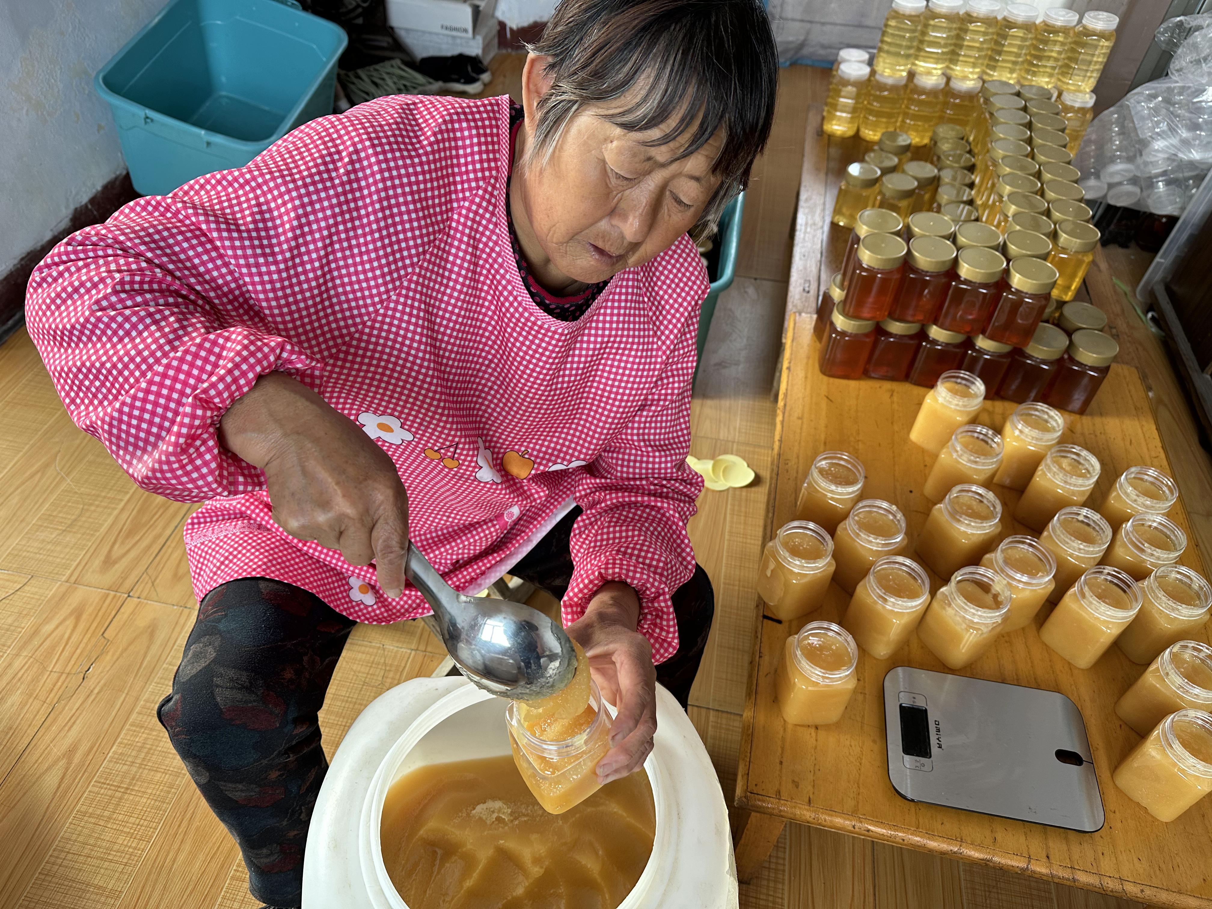 蜂蜜会过期吗能放多久不变质(蜂蜜会不会过期保质期有多长时间) 蜂蜜会过期吗能放多久不变质(蜂蜜会不会过期保质期有多长时间)