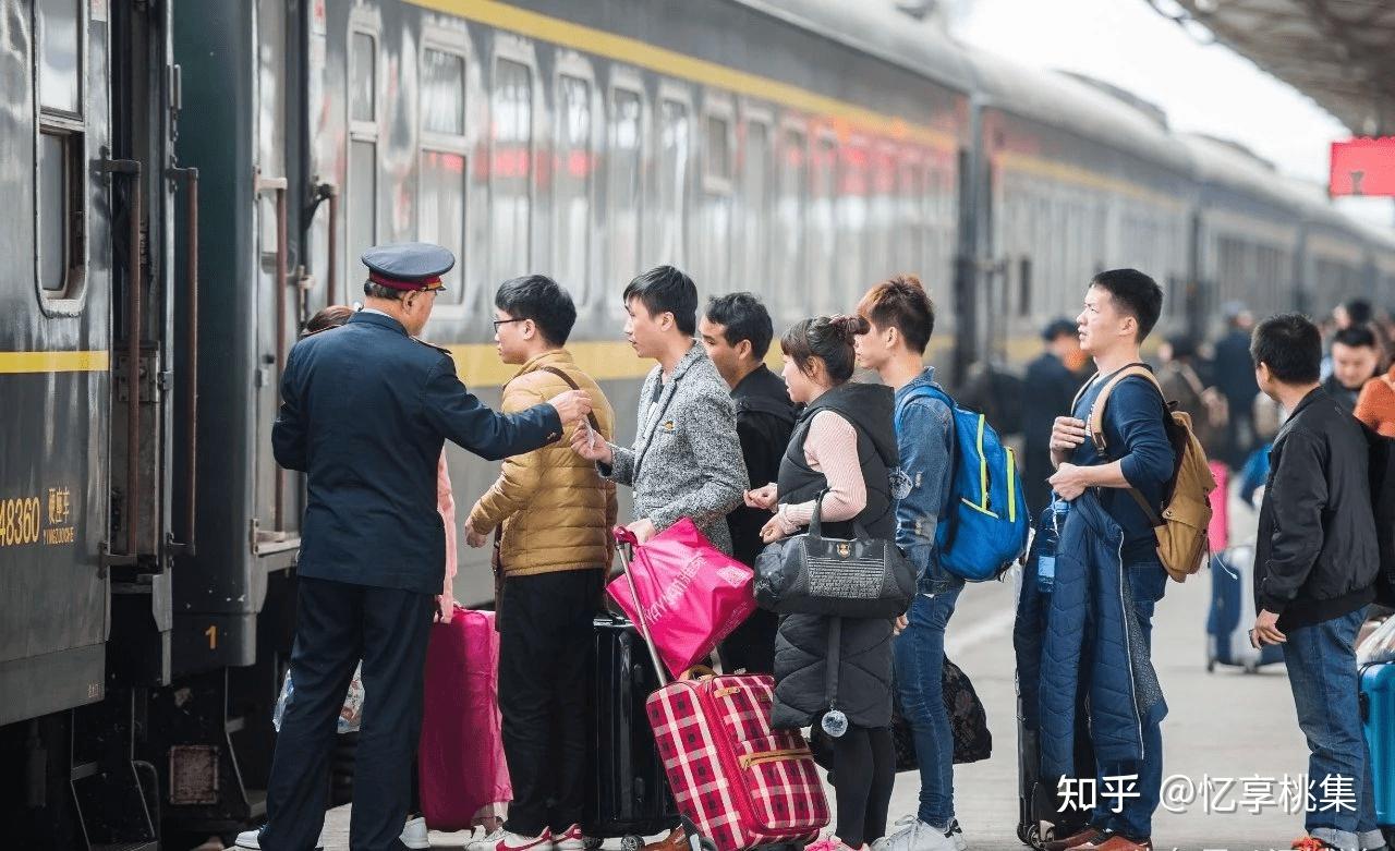 一,春运超20亿人次出行,人流高峰与疫情高峰叠加