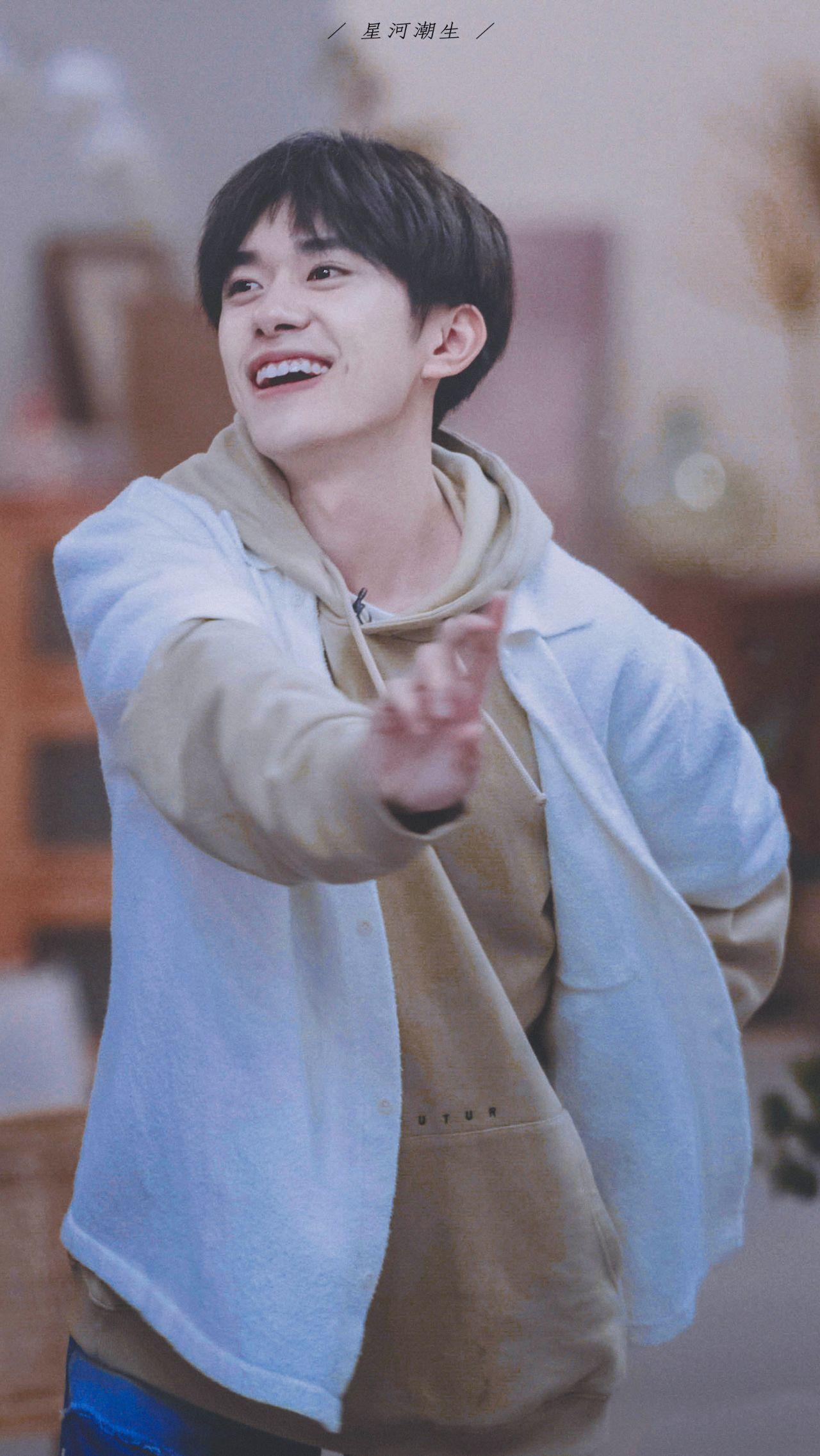 有没有易烊千玺笑起来的壁纸