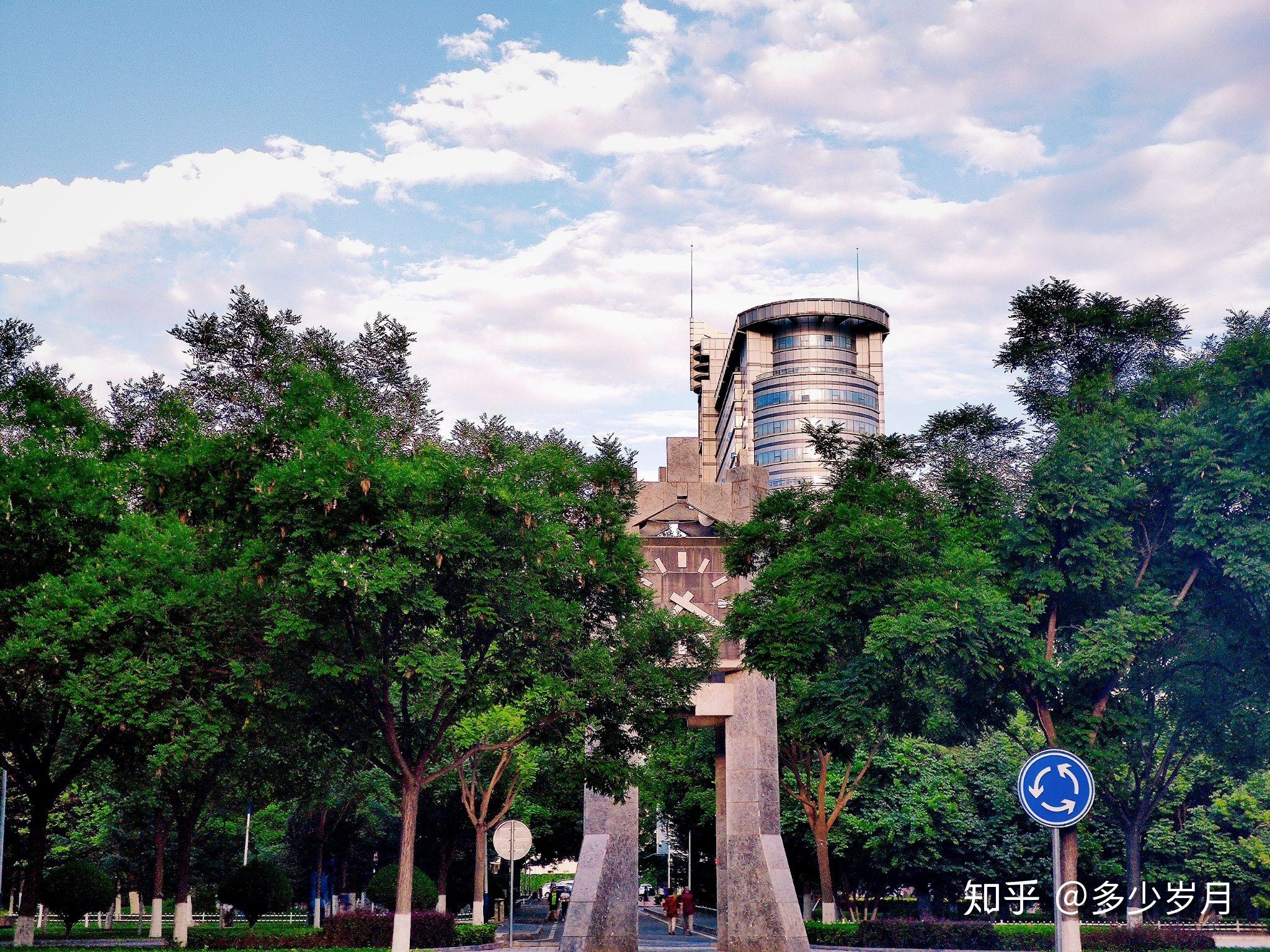 是复读一年考211还是今年去兰州交通大学这种就业很好的普通一本学校