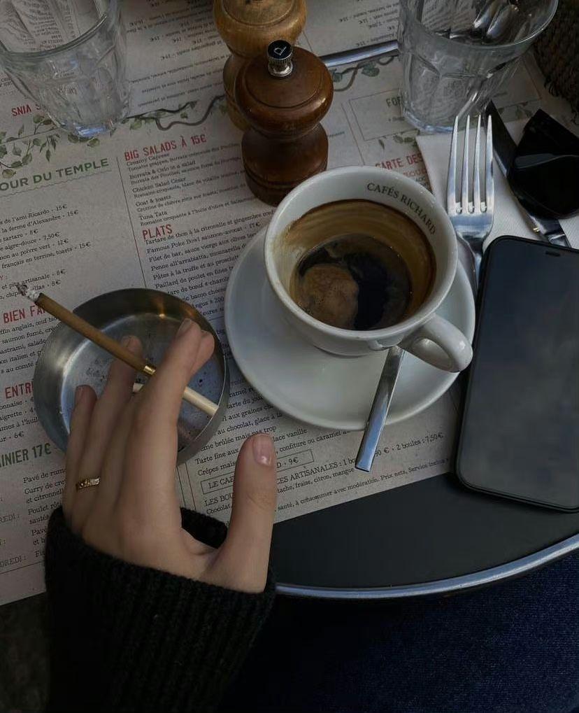 有哪个酷酷的欧美风朋友圈背景图?