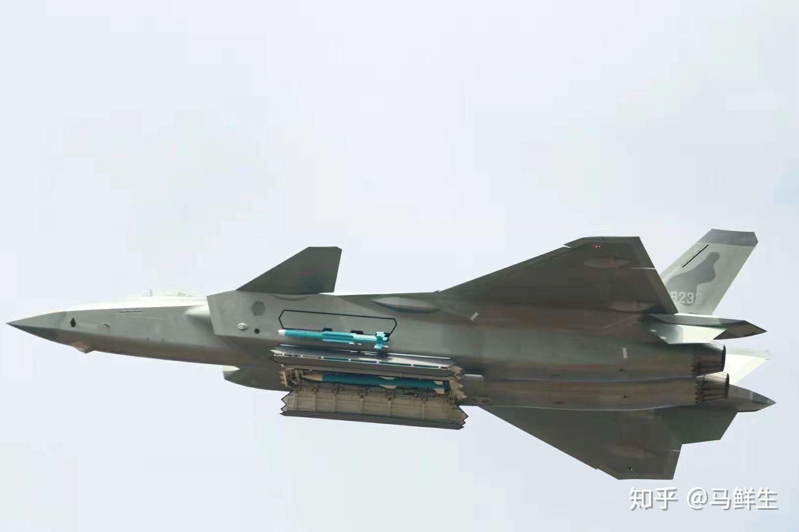 歼20挂载霹雳-15飞行