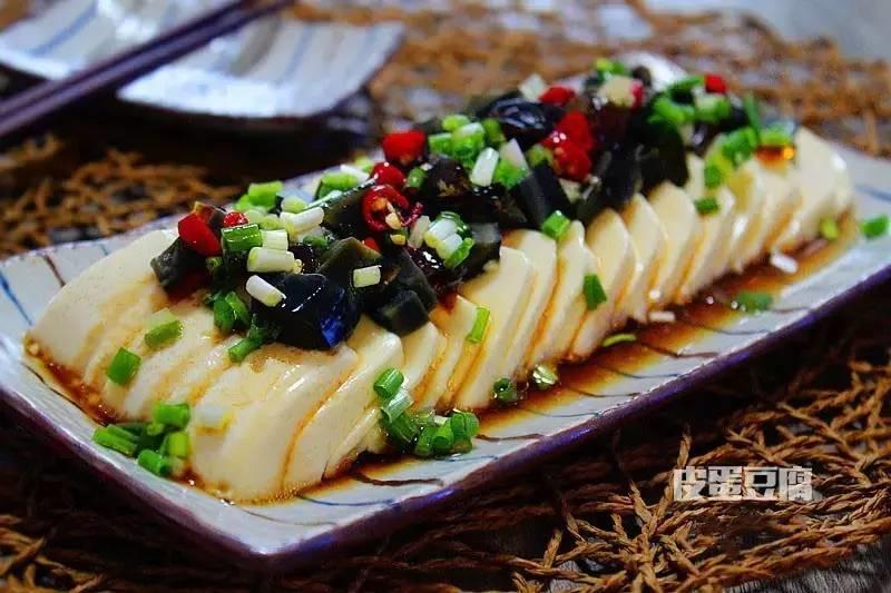 过年大鱼大肉肯定吃腻了吧那就拉个皮蛋豆腐解解腻吧