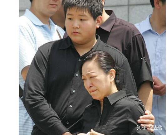 罗京妻子：丈夫去世后，带着儿子改嫁豪门，至今已11年了- 知乎