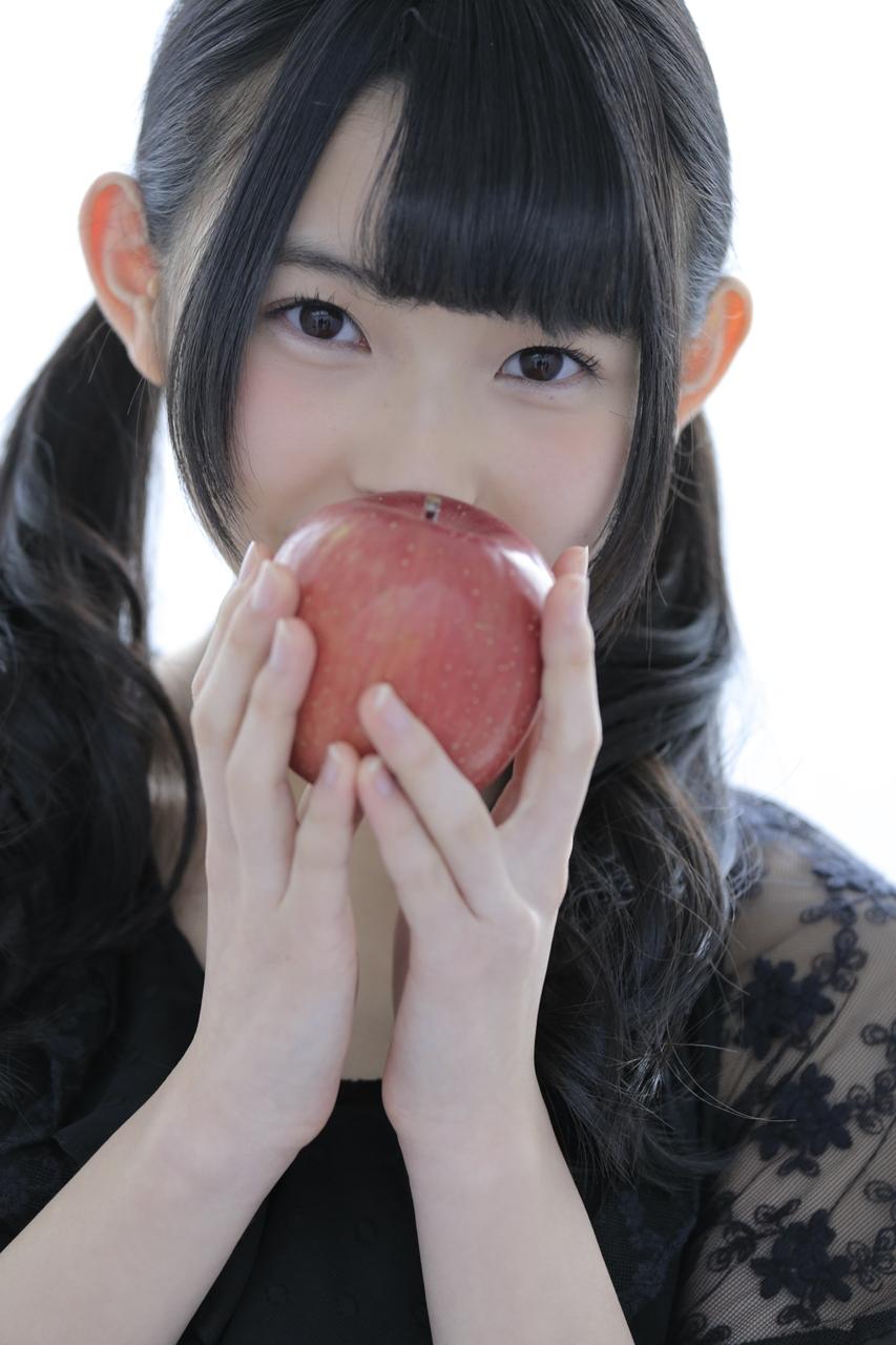 柿崎芽実写真集