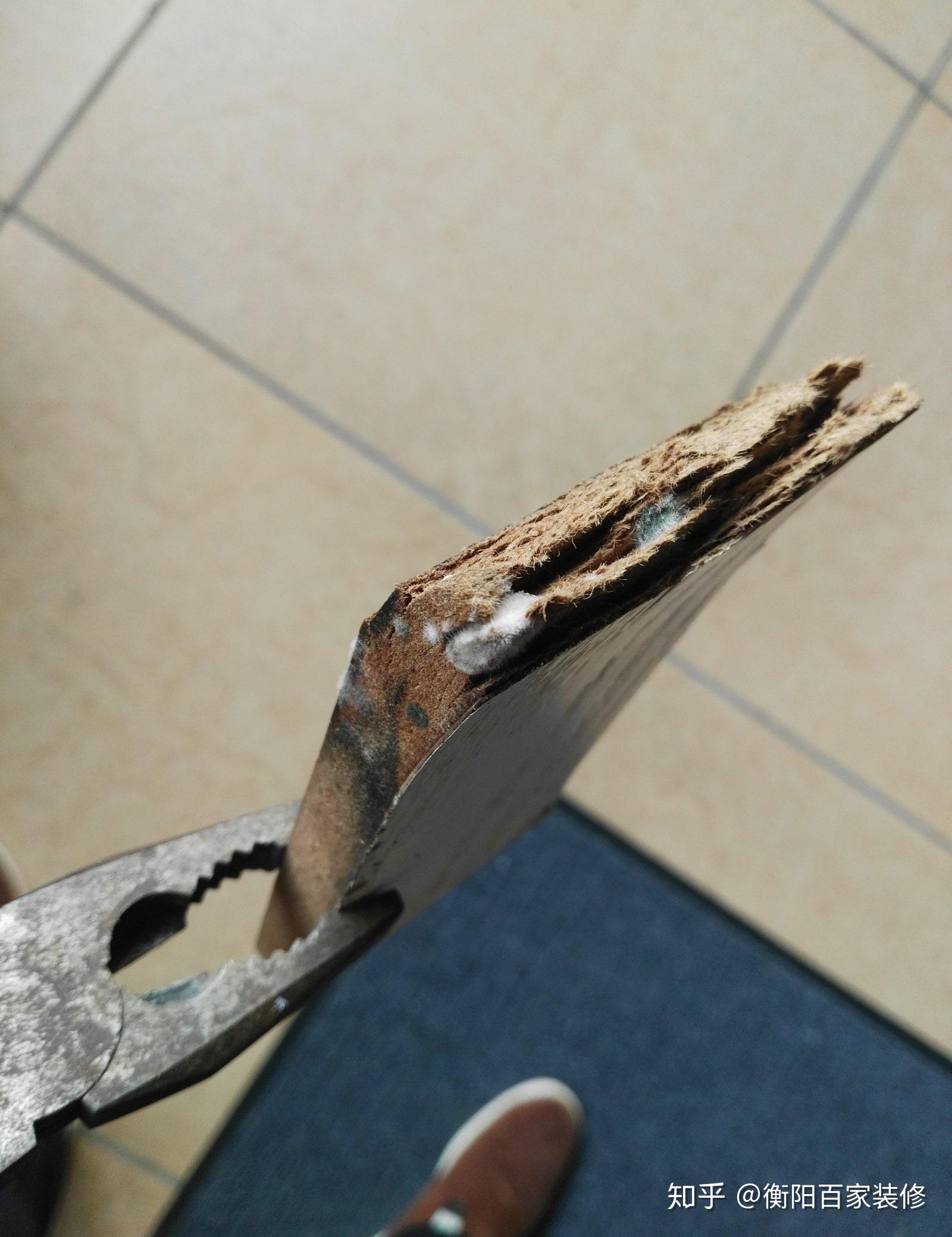 通过这个测试,我得出结论,多层实木板的抗潮湿性能最好,密度板最差