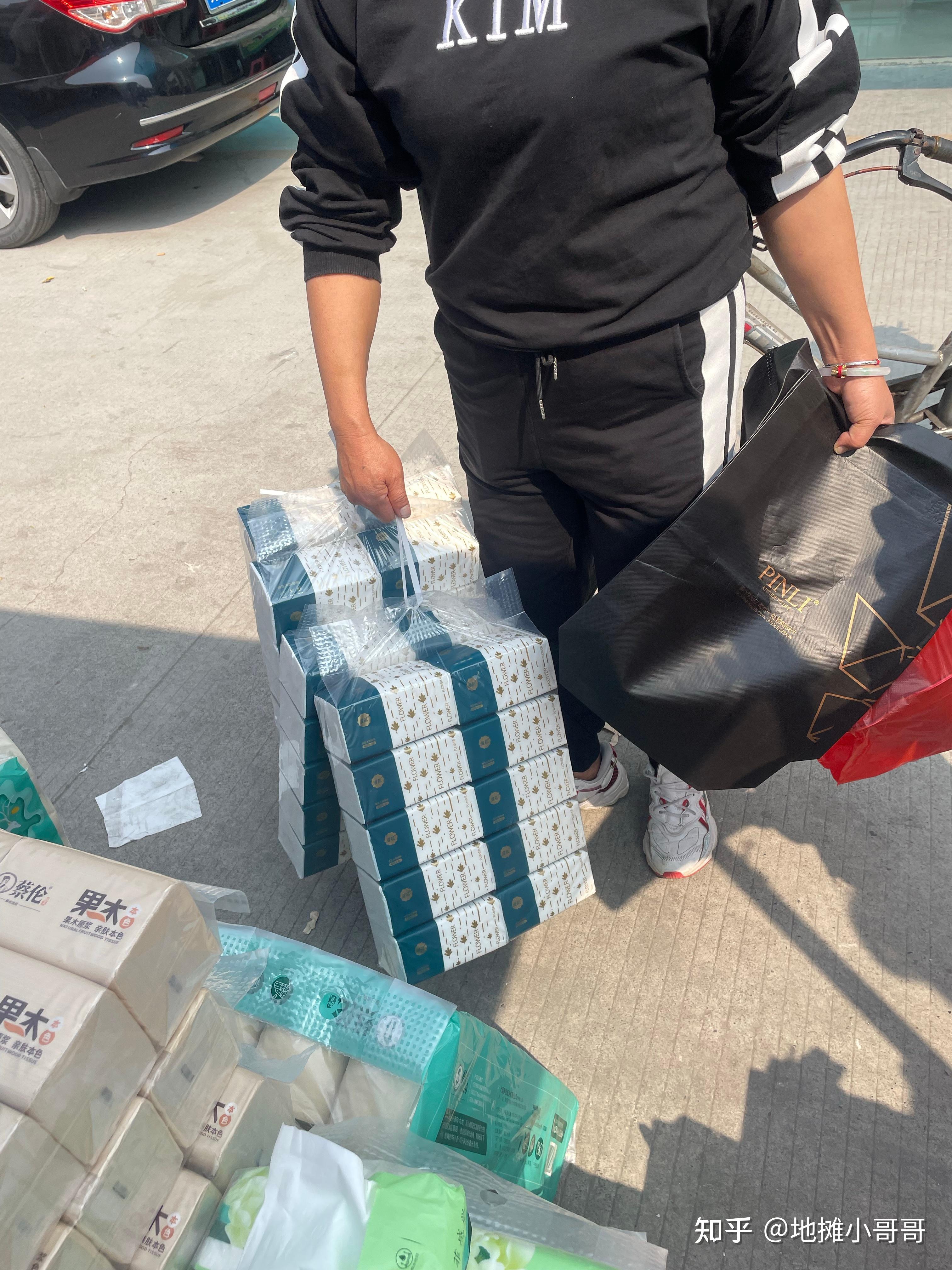 小本钱摆地摊好卖吗知乎(小本创业摆地摊卖什么赚钱)