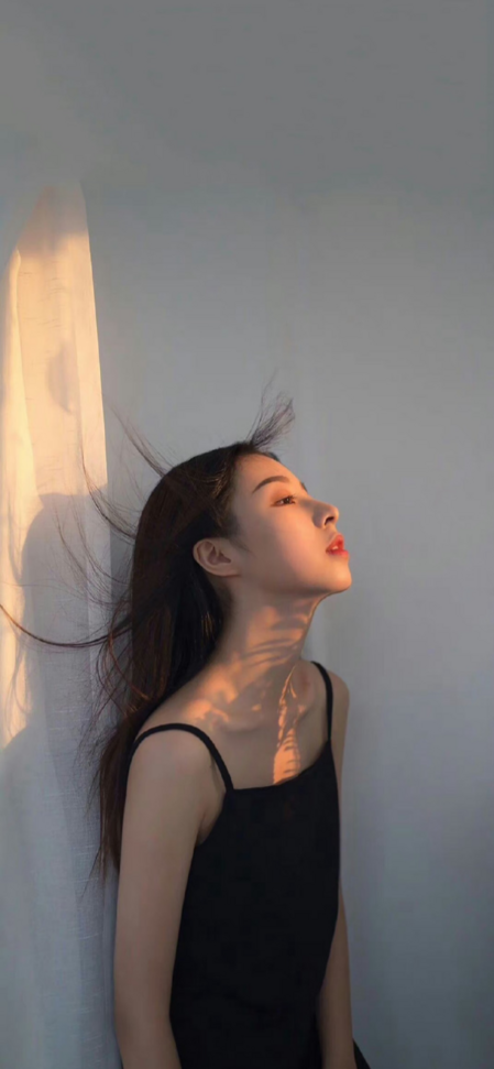 有什么百看不厌的全面屏美女壁纸?