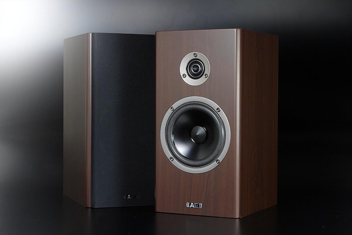 想入个音箱,本预算两千的,结果看中了惠威h6,啊贵了一倍,现jd三千六值