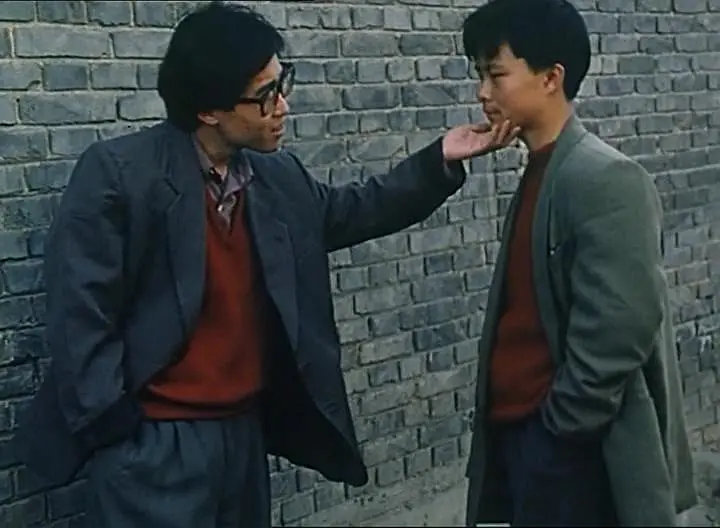 演小武的演员,大家都知道,是我的大学同学王宏伟,他是河南安阳人,可以