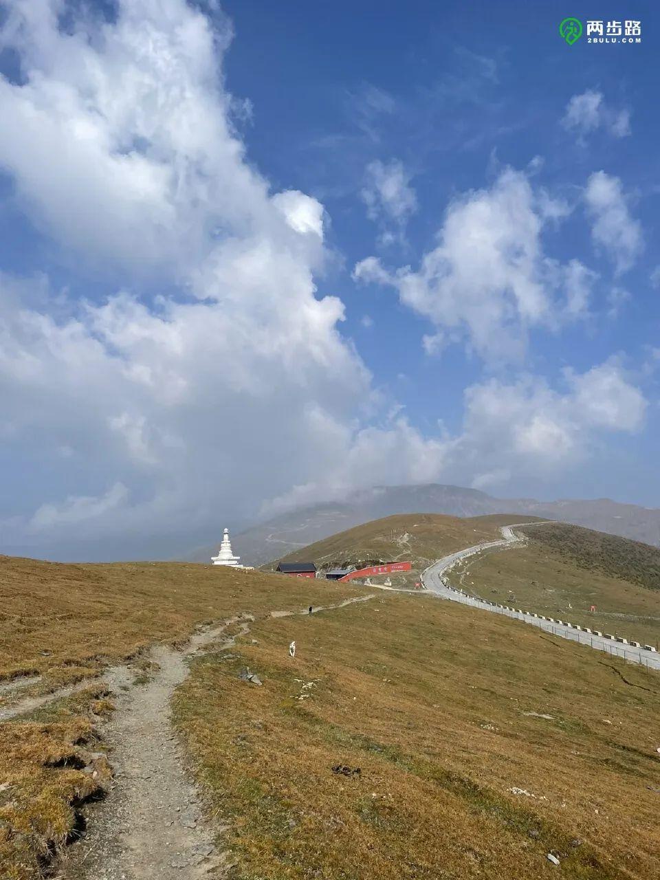 山上溫度5°左右,東臺去往北臺的前段基本以山腰山脊平路為主.