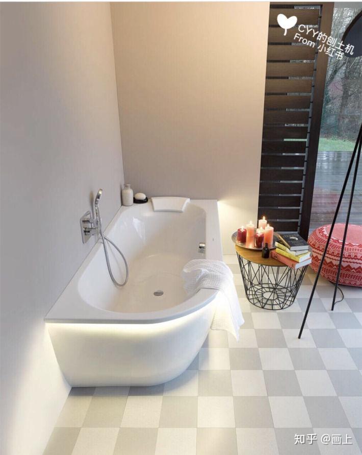 还是要根据家中的设计风格,色调上尽量不超过两到三种色彩.