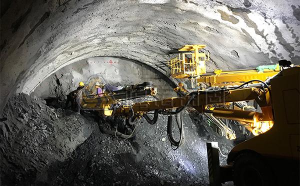 自钻式锚杆vs长管棚哪个才是隧道超前支护的最佳选择