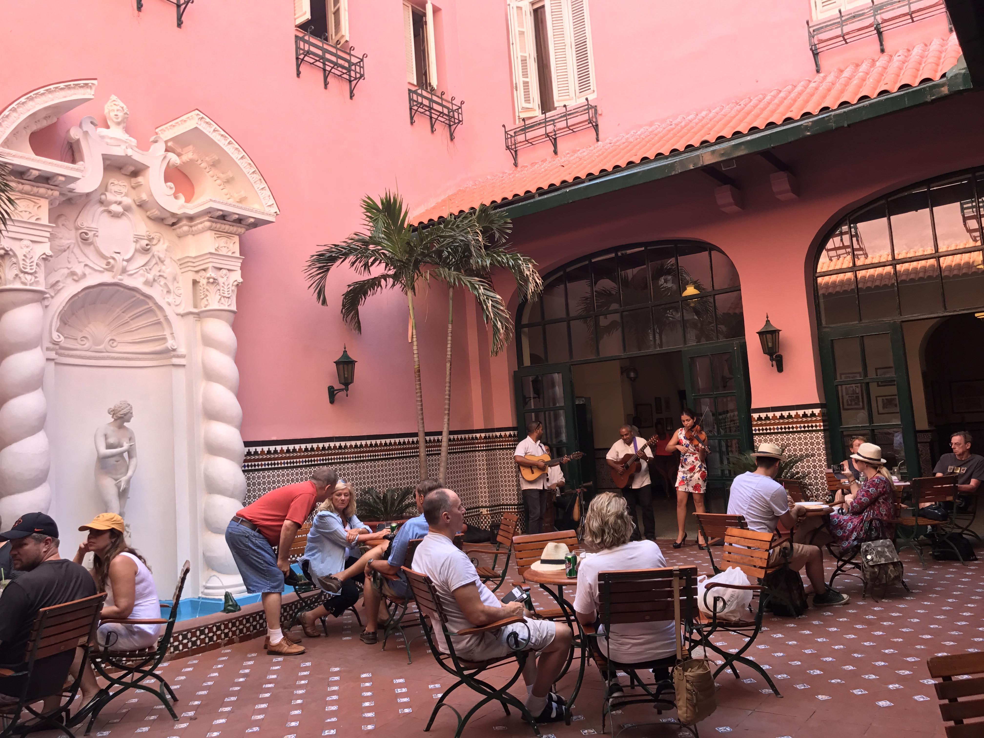 与世隔绝的古巴色彩斑斓的oldhavana