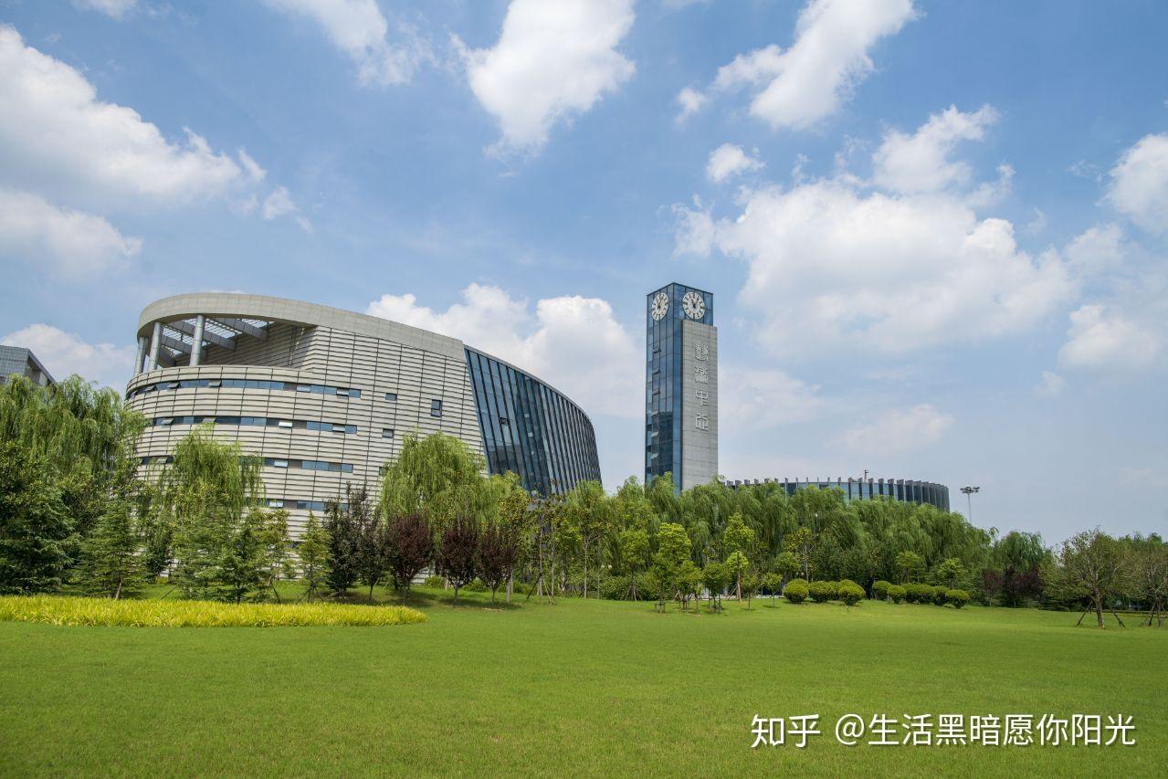 河南财政金融学院专科毕业证书图片（河南金融学院(原河南教育学院)龙子湖校区和校区财务主任黄国波）