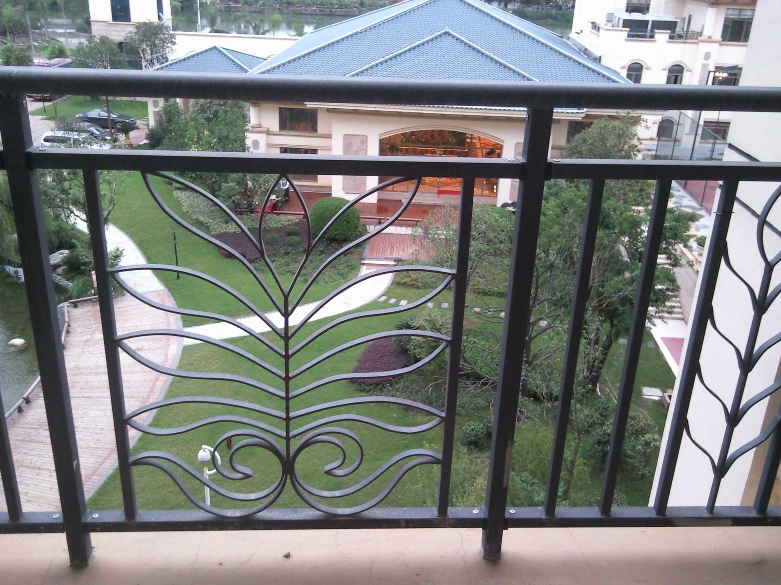 请问家里露台围栏做什么好? - 知乎