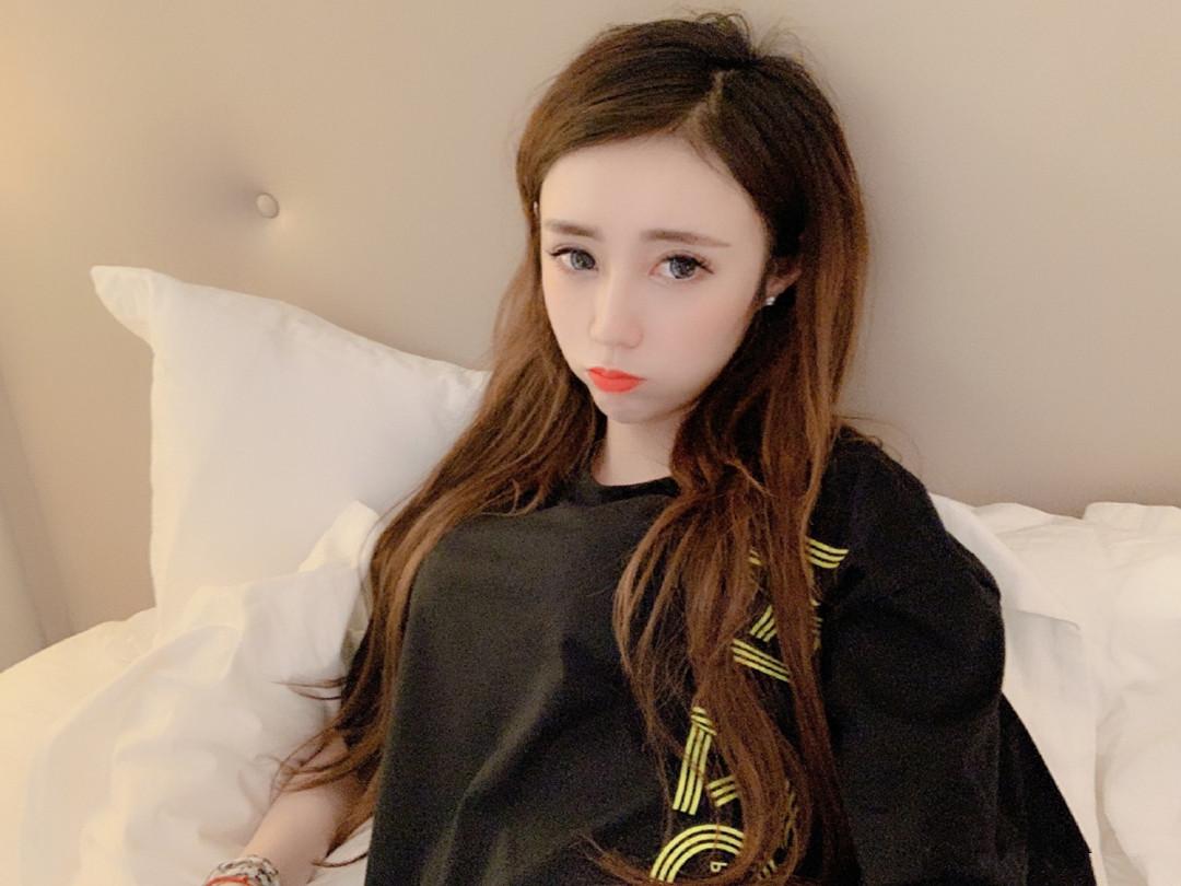 狼人杀女玩家大秀好身材 自称是c绰绰有余 虎牙jy 肯定对a 知乎