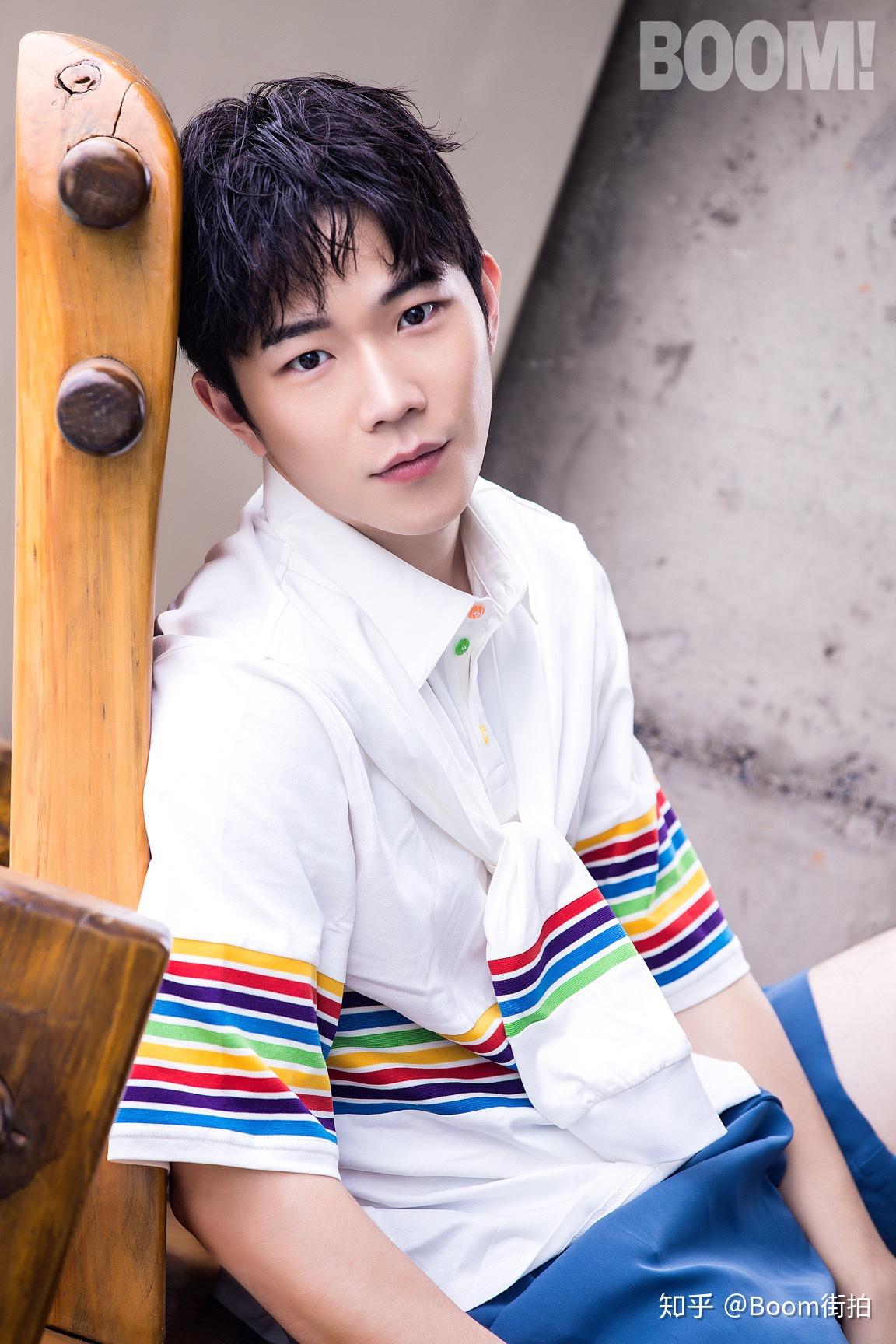 张亦驰最新街拍别样程序员现身