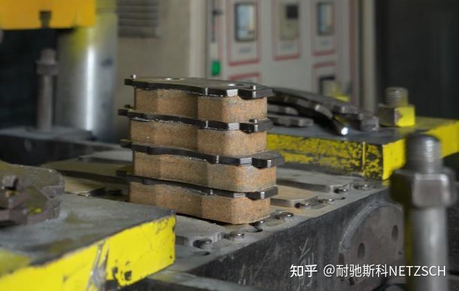 用黄泥做的刹车片能不能用?我们做了一副,还装车测试了 - 知乎
