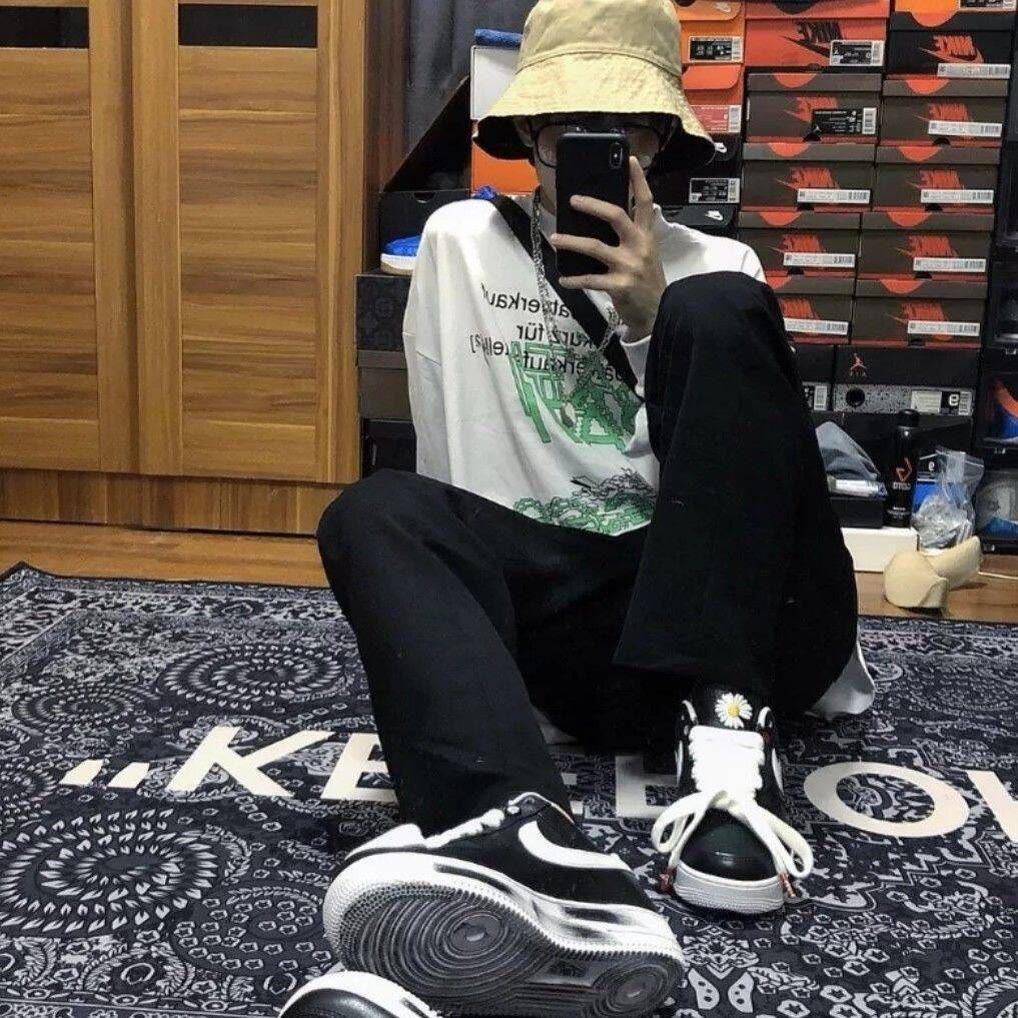 有没有类似这样的头像?尽量不露脸,带点神秘感这种,然后高街风一点?