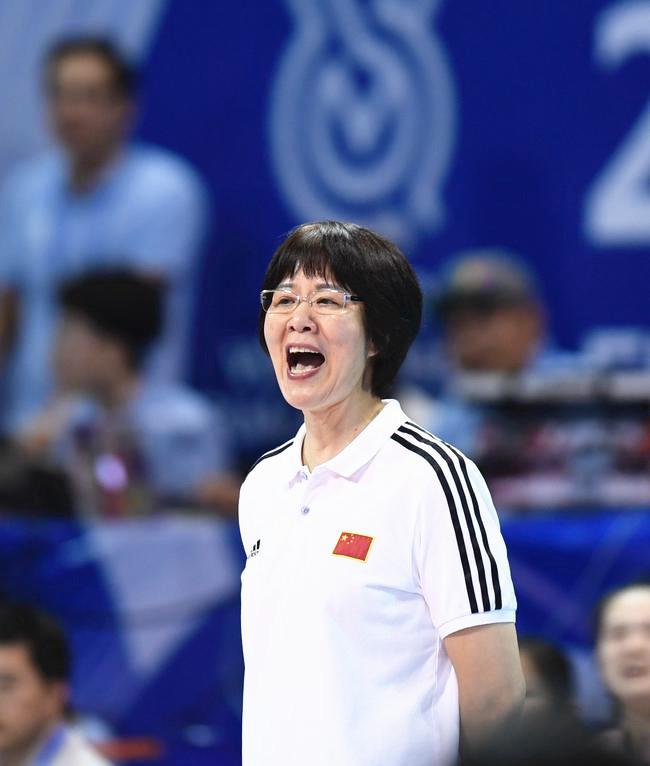 铁榔头郎平好飒穿运动风的服装霸气十足退役后当老师