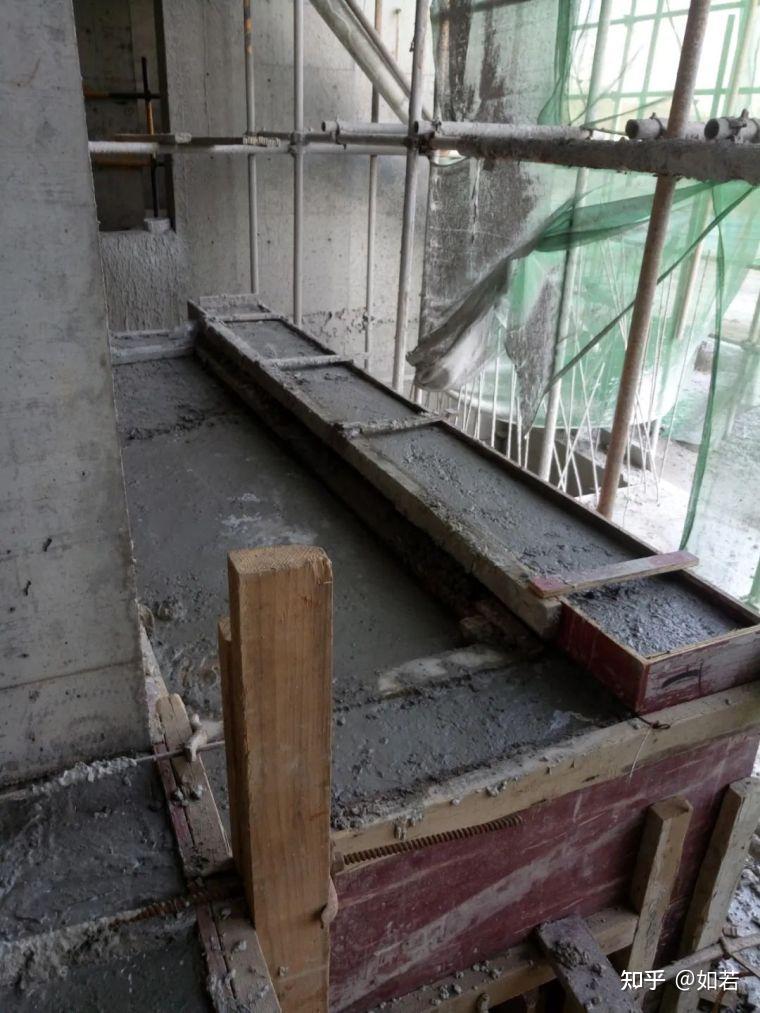 1,飘窗板二次浇筑为了加深印象,下面几组二次结构施工图片供大家参考.