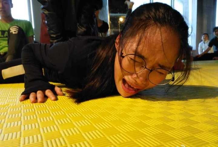 被动劈叉是一种怎样的体验