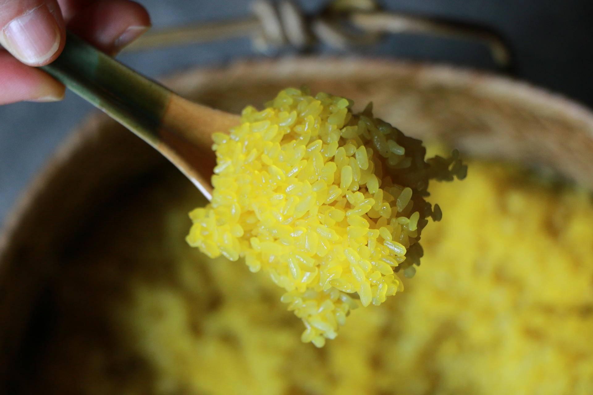 黄花饭这个,很香,很香的烤香猪肉煨酒估计很好吃的鸡一只在大庭广众下