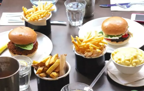 去伦敦留学,生活费一年30万足够吗? - 康石石的