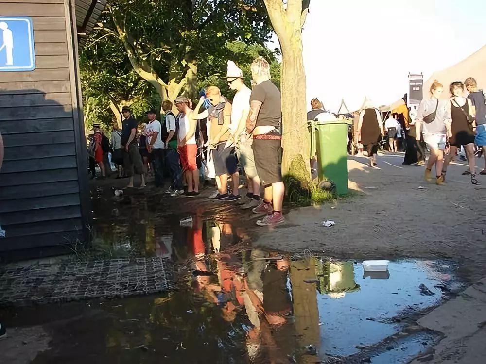 spain festival pissing voyeur river