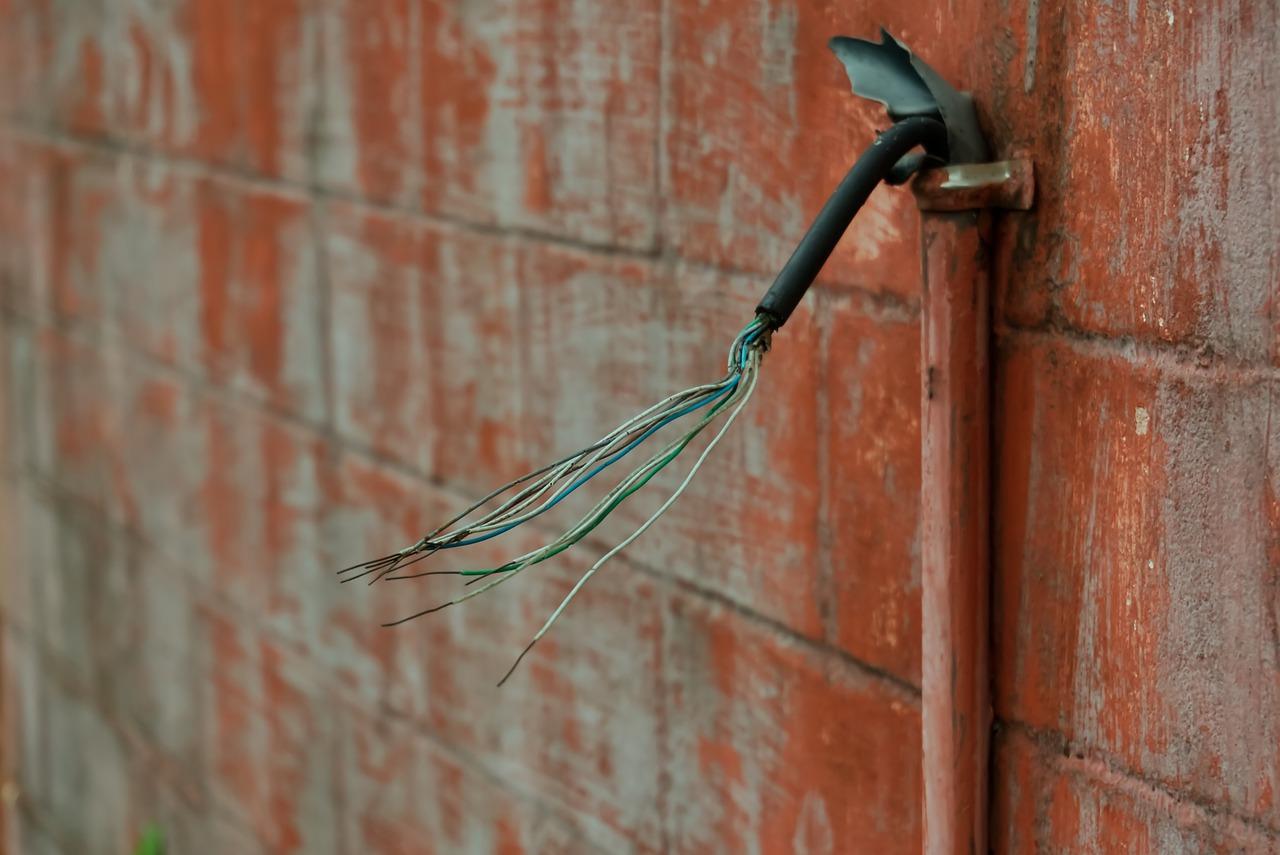 强弱电分槽安装